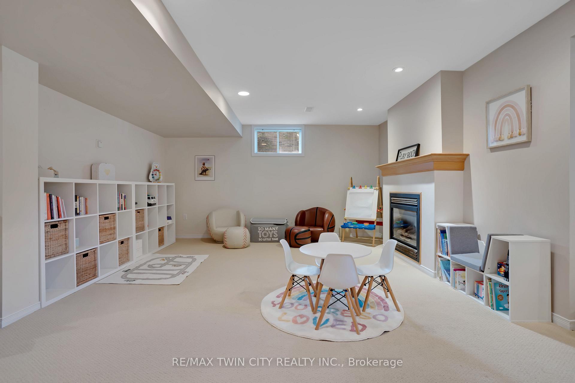 Photo 37 of 328 Wyecroft Boulevard, Waterloo — HOMEH