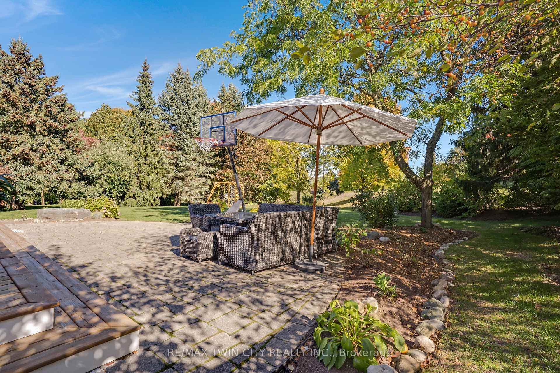 Photo 43 of 328 Wyecroft Boulevard, Waterloo — HOMEH
