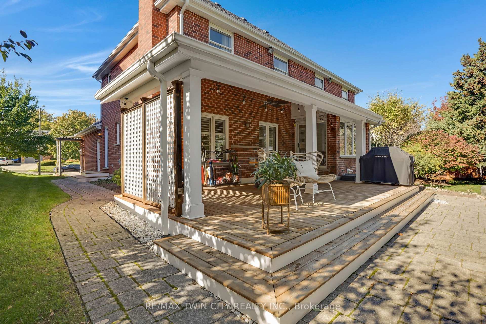 Photo 44 of 328 Wyecroft Boulevard, Waterloo — HOMEH