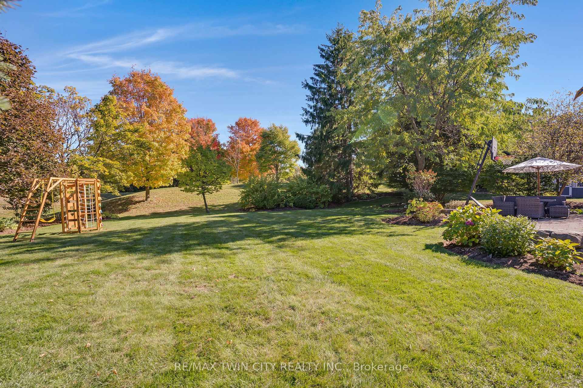 Photo 46 of 328 Wyecroft Boulevard, Waterloo — HOMEH
