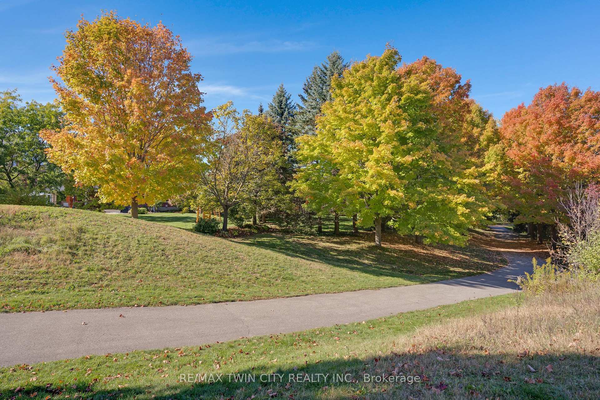 Photo 47 of 328 Wyecroft Boulevard, Waterloo — HOMEH
