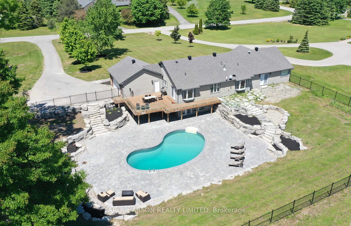 Photo 2 of 23 Silver Spring Crescent, Uxbridge, Rural Uxbridge — HOMEH