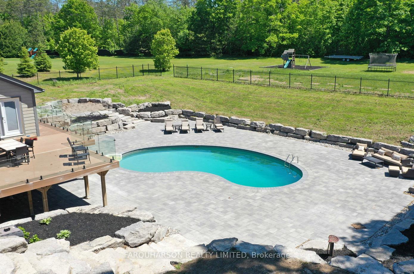 Photo 4 of 23 Silver Spring Crescent, Uxbridge, Rural Uxbridge — HOMEH