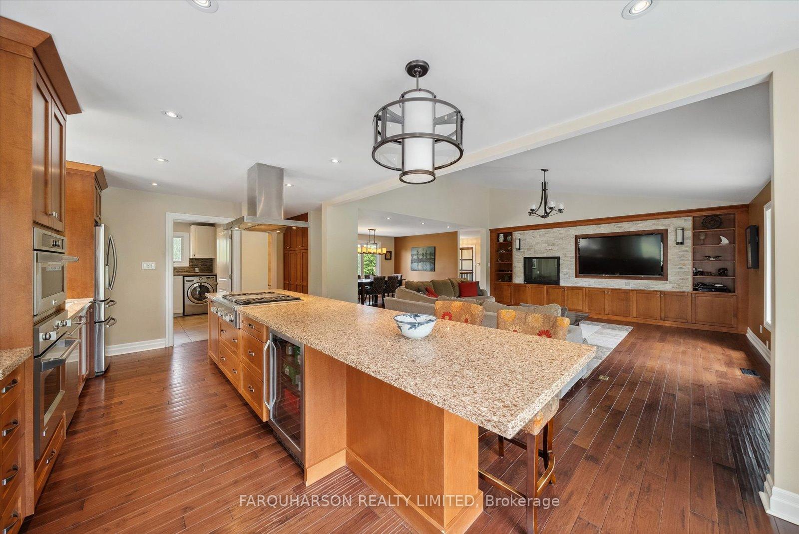 Photo 11 of 23 Silver Spring Crescent, Uxbridge, Rural Uxbridge — HOMEH
