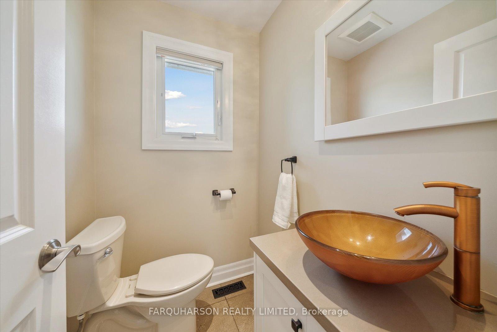 Photo 13 of 23 Silver Spring Crescent, Uxbridge, Rural Uxbridge — HOMEH