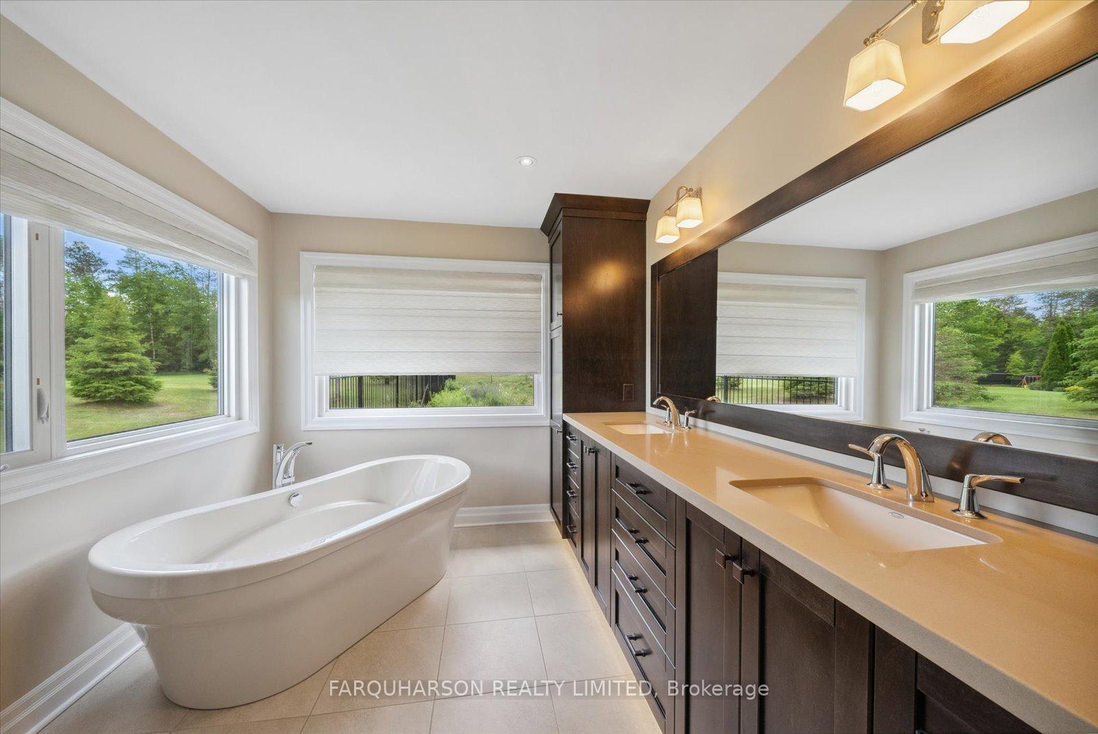 Photo 16 of 23 Silver Spring Crescent, Uxbridge, Rural Uxbridge — HOMEH