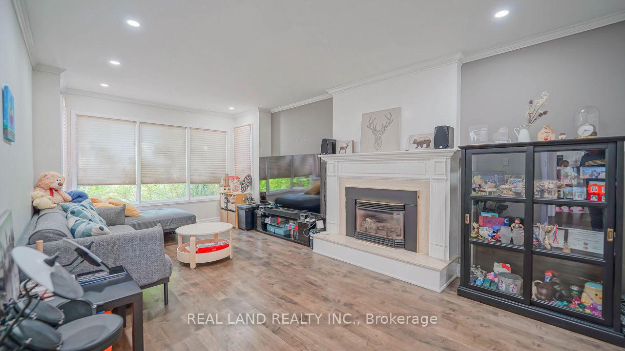 Photo 5 of 10 Timpson Drive, Aurora, Aurora Highlands — HOMEH