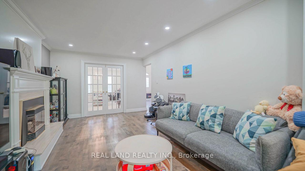 Photo 6 of 10 Timpson Drive, Aurora, Aurora Highlands — HOMEH