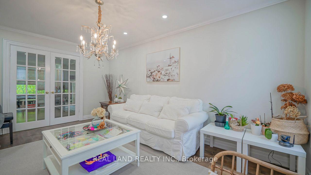 Photo 11 of 10 Timpson Drive, Aurora, Aurora Highlands — HOMEH