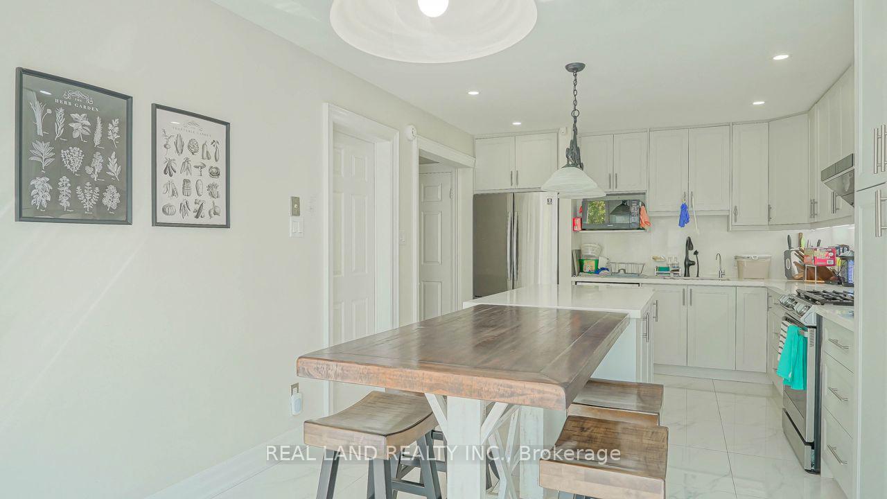 Photo 17 of 10 Timpson Drive, Aurora, Aurora Highlands — HOMEH