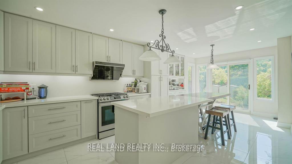Photo 18 of 10 Timpson Drive, Aurora, Aurora Highlands — HOMEH