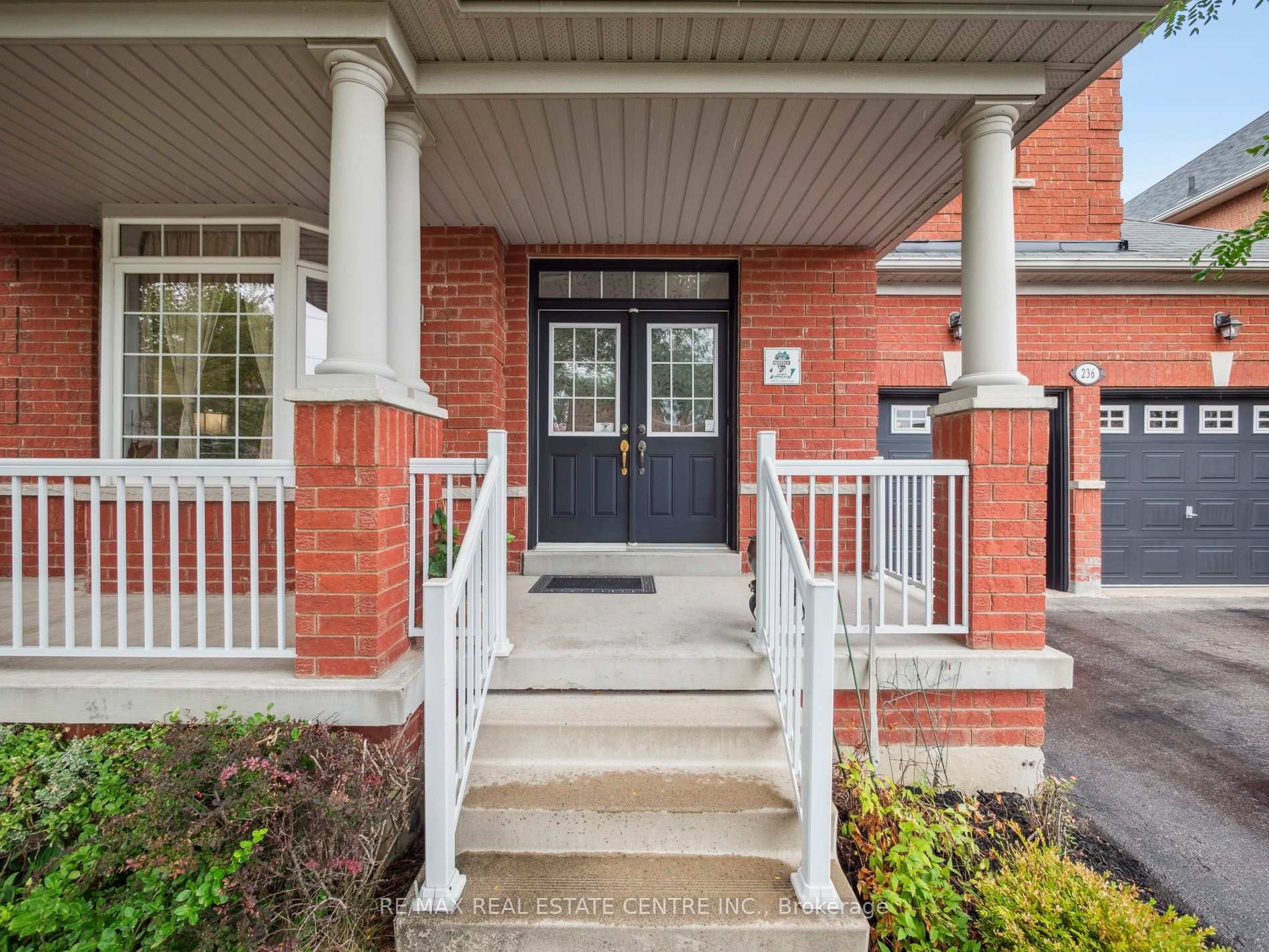 Photo 5 of 236 St Urbain Drive, Vaughan, Vellore Village — HOMEH