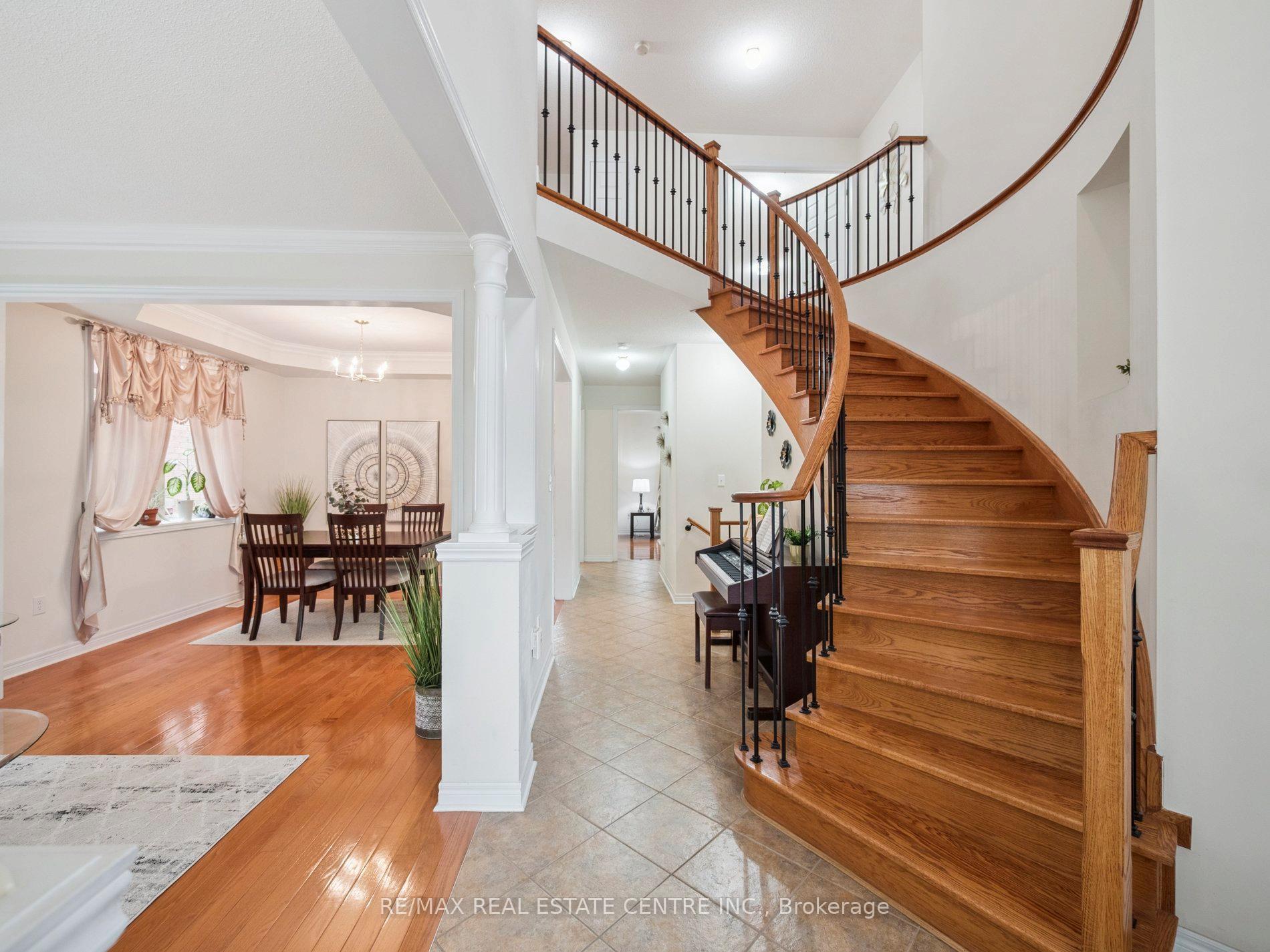 Photo 8 of 236 St Urbain Drive, Vaughan, Vellore Village — HOMEH