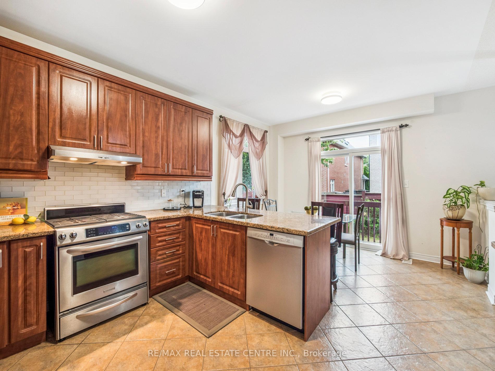 Photo 20 of 236 St Urbain Drive, Vaughan, Vellore Village — HOMEH