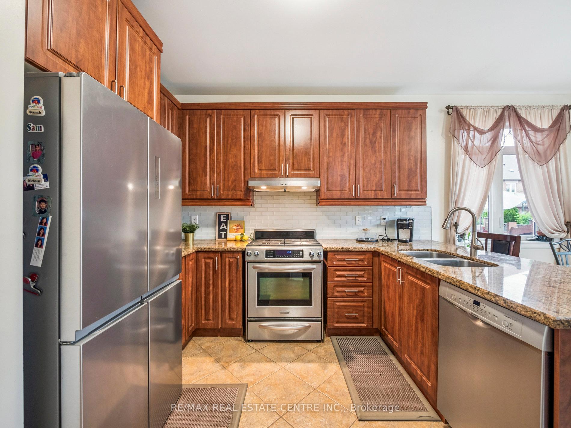Photo 21 of 236 St Urbain Drive, Vaughan, Vellore Village — HOMEH