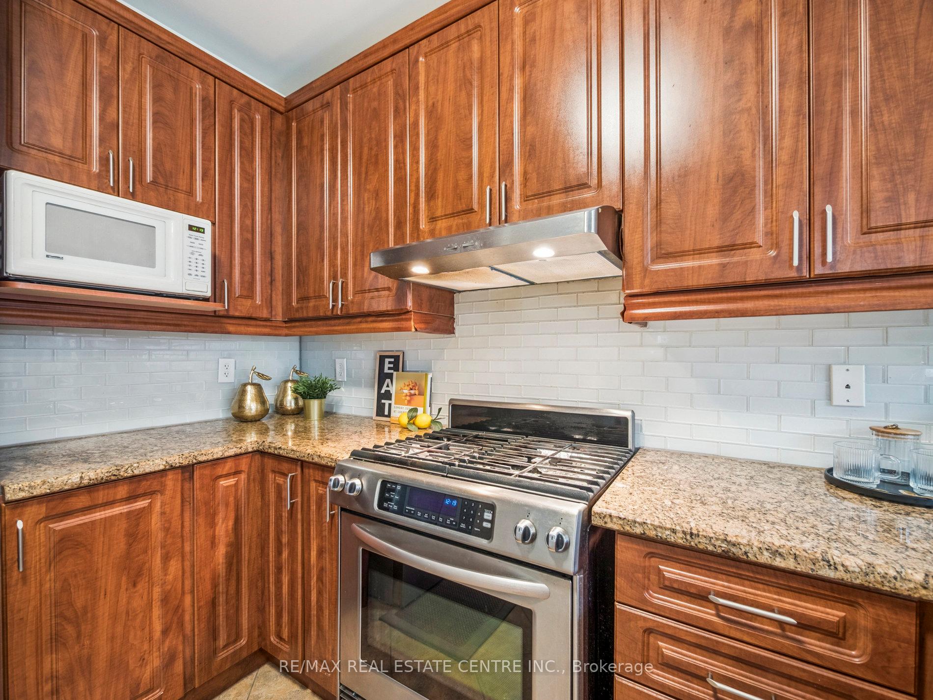 Photo 24 of 236 St Urbain Drive, Vaughan, Vellore Village — HOMEH