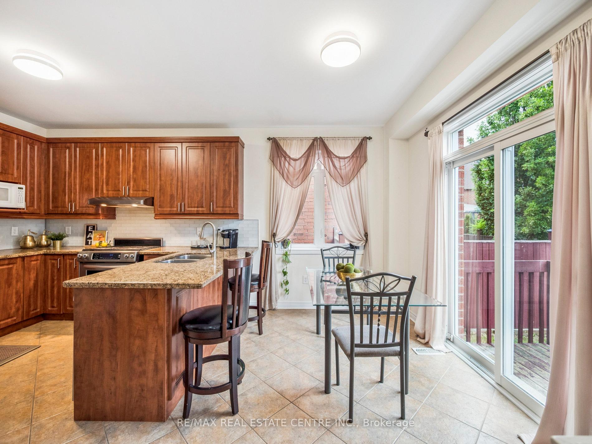 Photo 26 of 236 St Urbain Drive, Vaughan, Vellore Village — HOMEH
