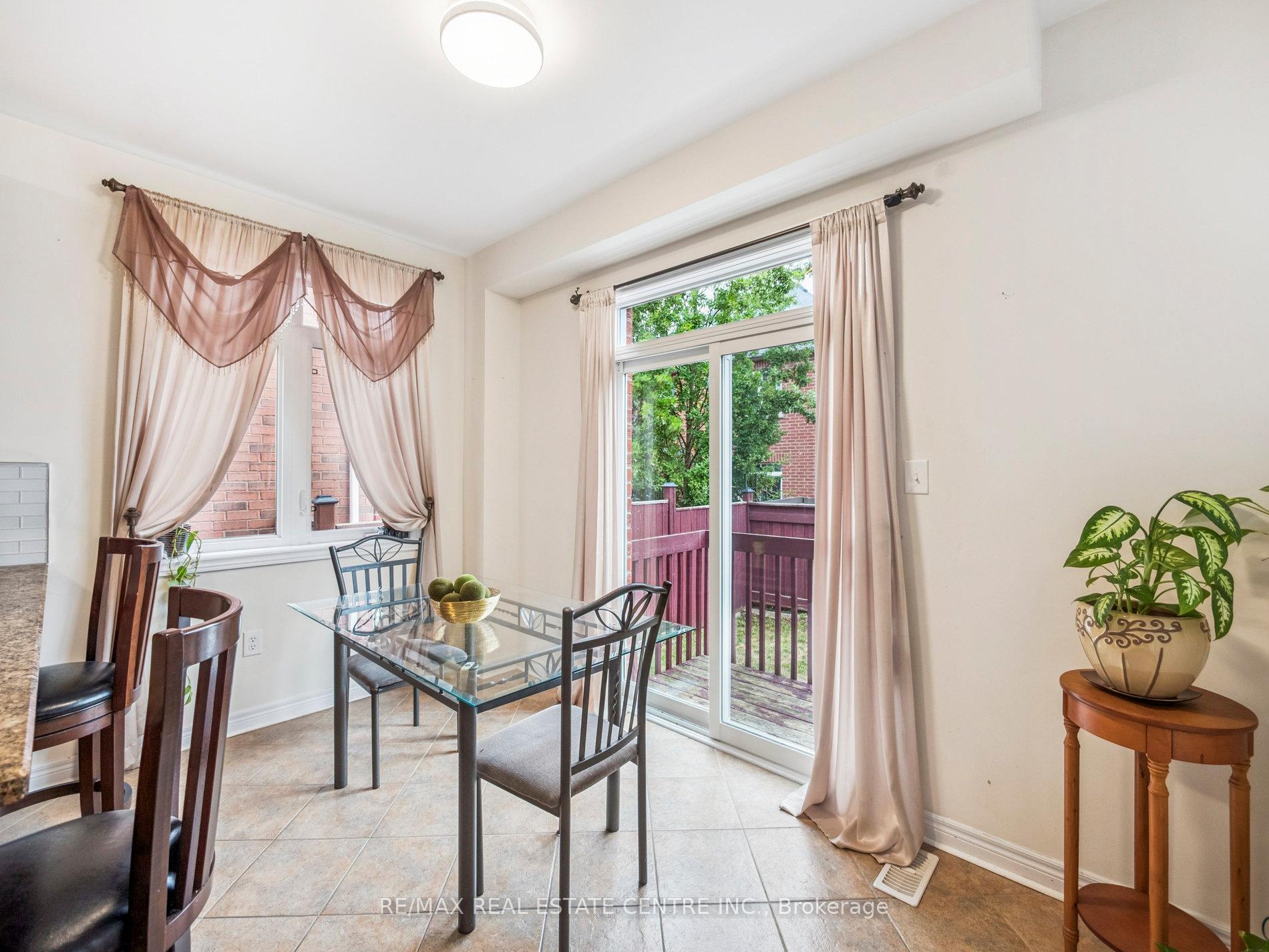 Photo 27 of 236 St Urbain Drive, Vaughan, Vellore Village — HOMEH