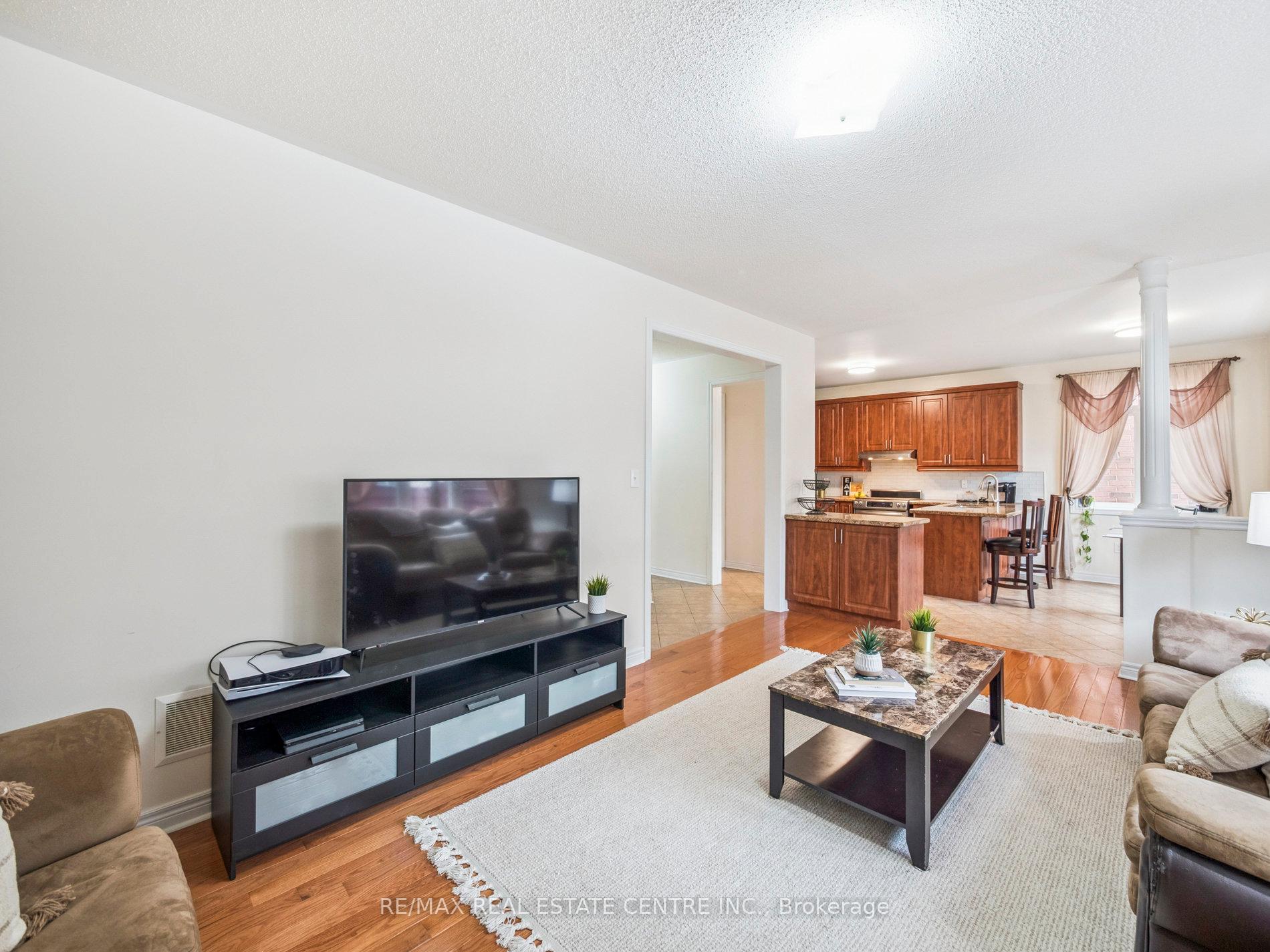 Photo 29 of 236 St Urbain Drive, Vaughan, Vellore Village — HOMEH