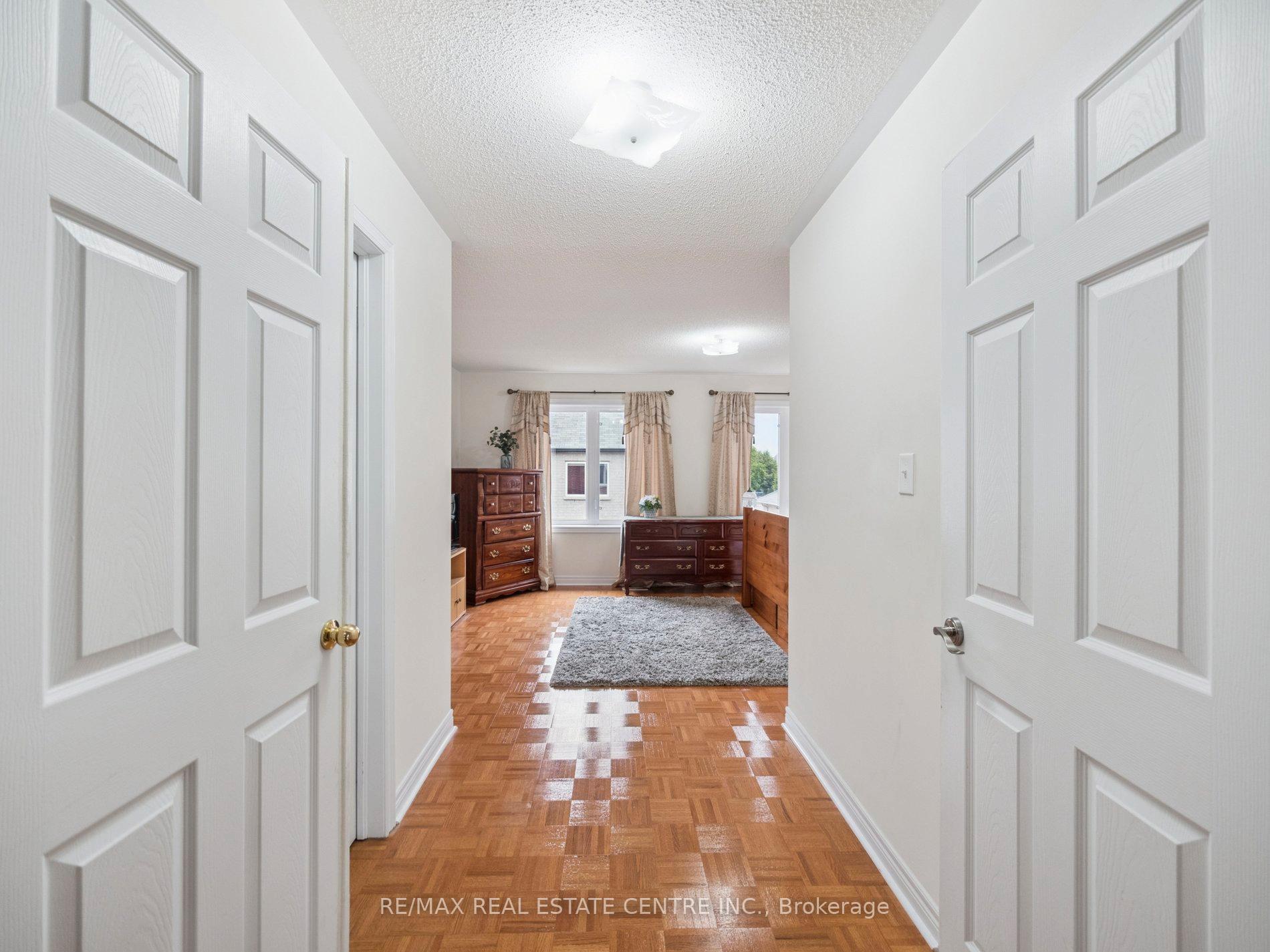 Photo 33 of 236 St Urbain Drive, Vaughan, Vellore Village — HOMEH