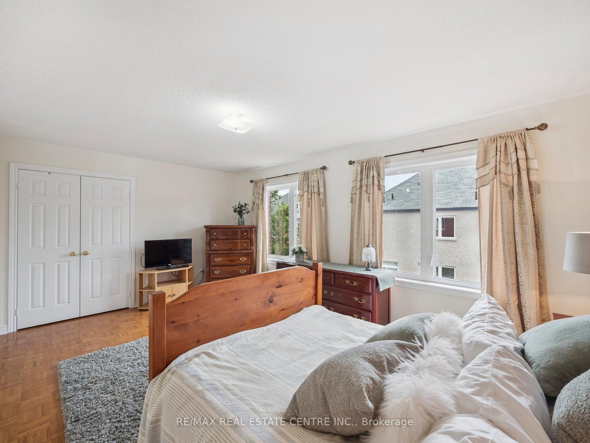 Photo 35 of 236 St Urbain Drive, Vaughan, Vellore Village — HOMEH