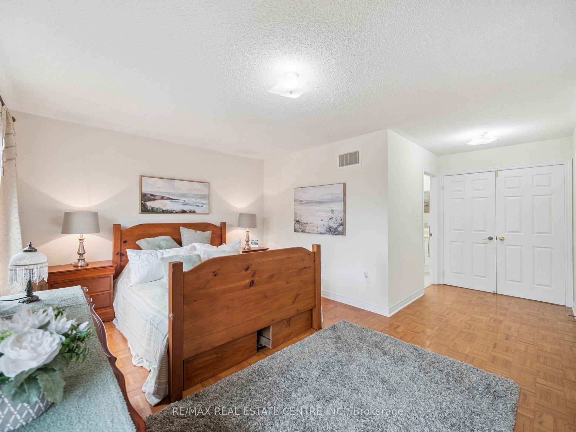 Photo 37 of 236 St Urbain Drive, Vaughan, Vellore Village — HOMEH