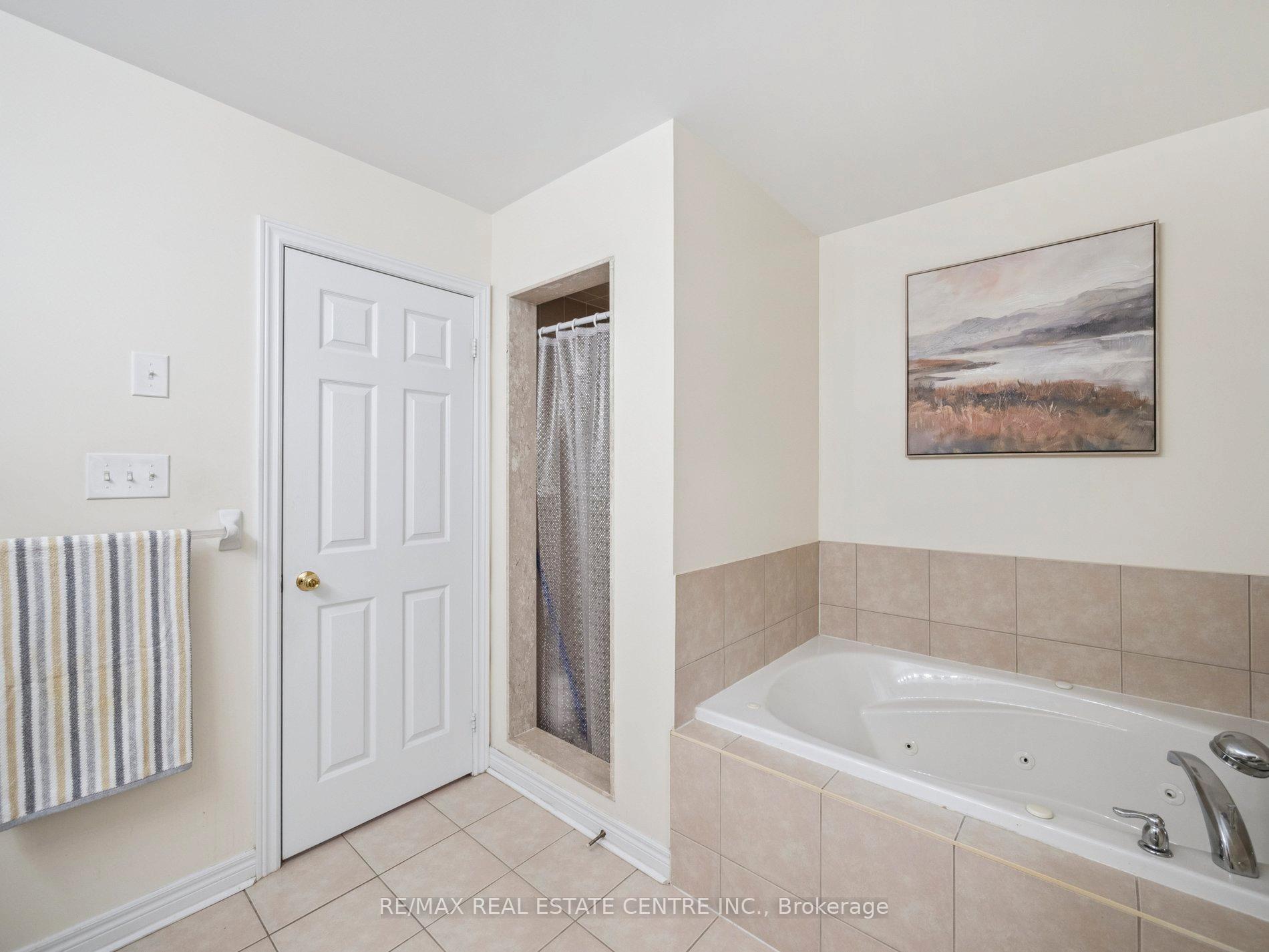 Photo 38 of 236 St Urbain Drive, Vaughan, Vellore Village — HOMEH