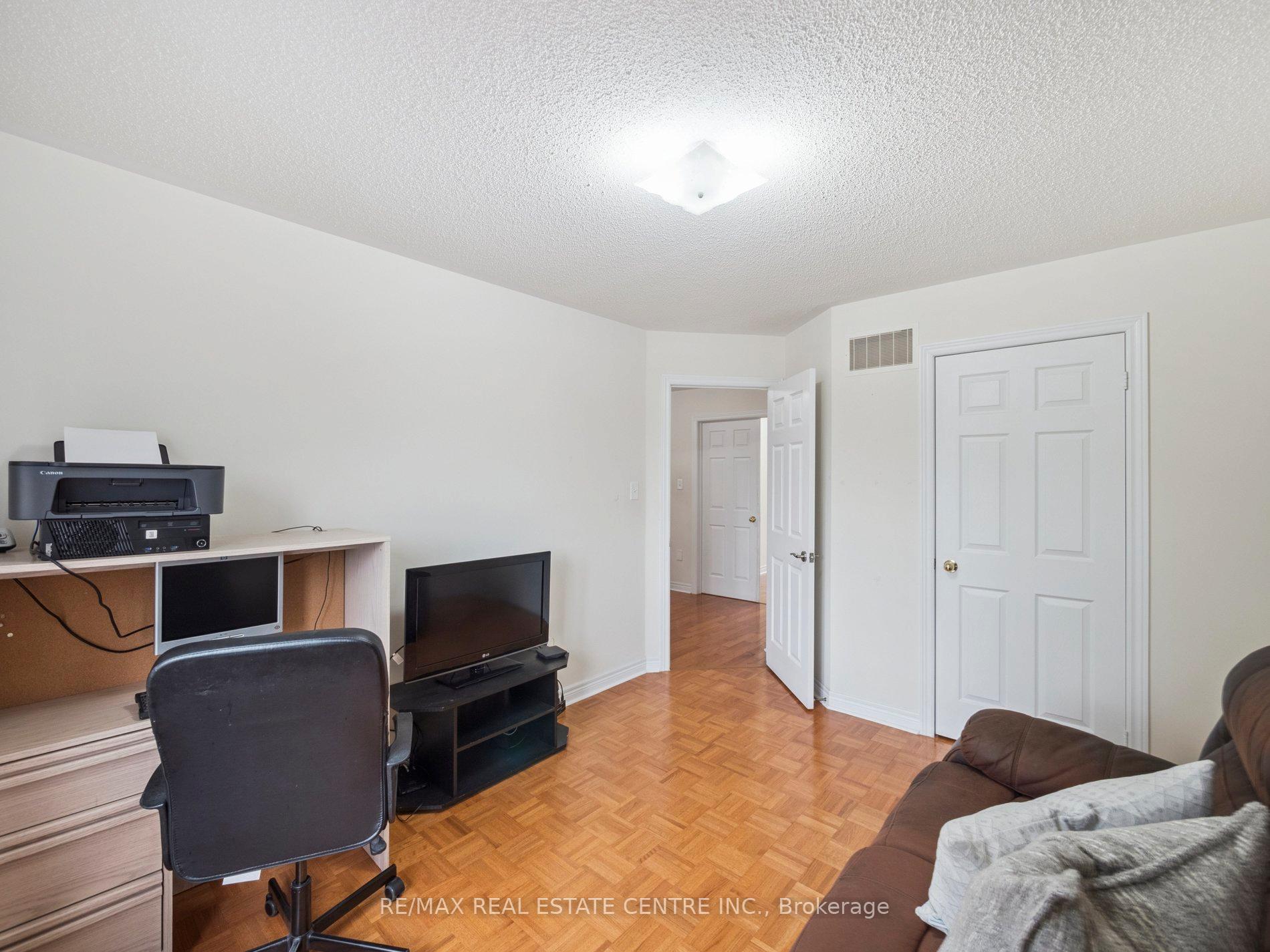 Photo 43 of 236 St Urbain Drive, Vaughan, Vellore Village — HOMEH