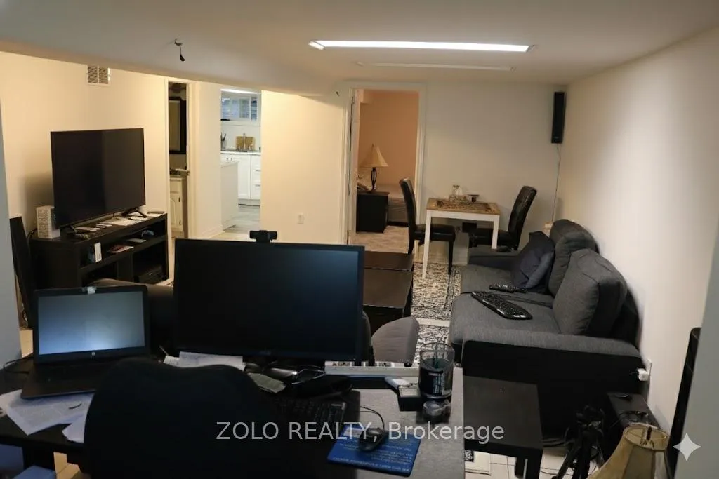 Photo 16 of 39 Ellerby Square N, Vaughan, West Woodbridge — HOMEH