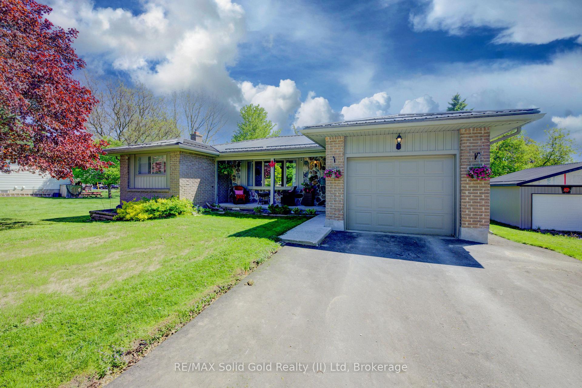 Photo 1 of 1076 Henry Street, Wellesley — HOMEH