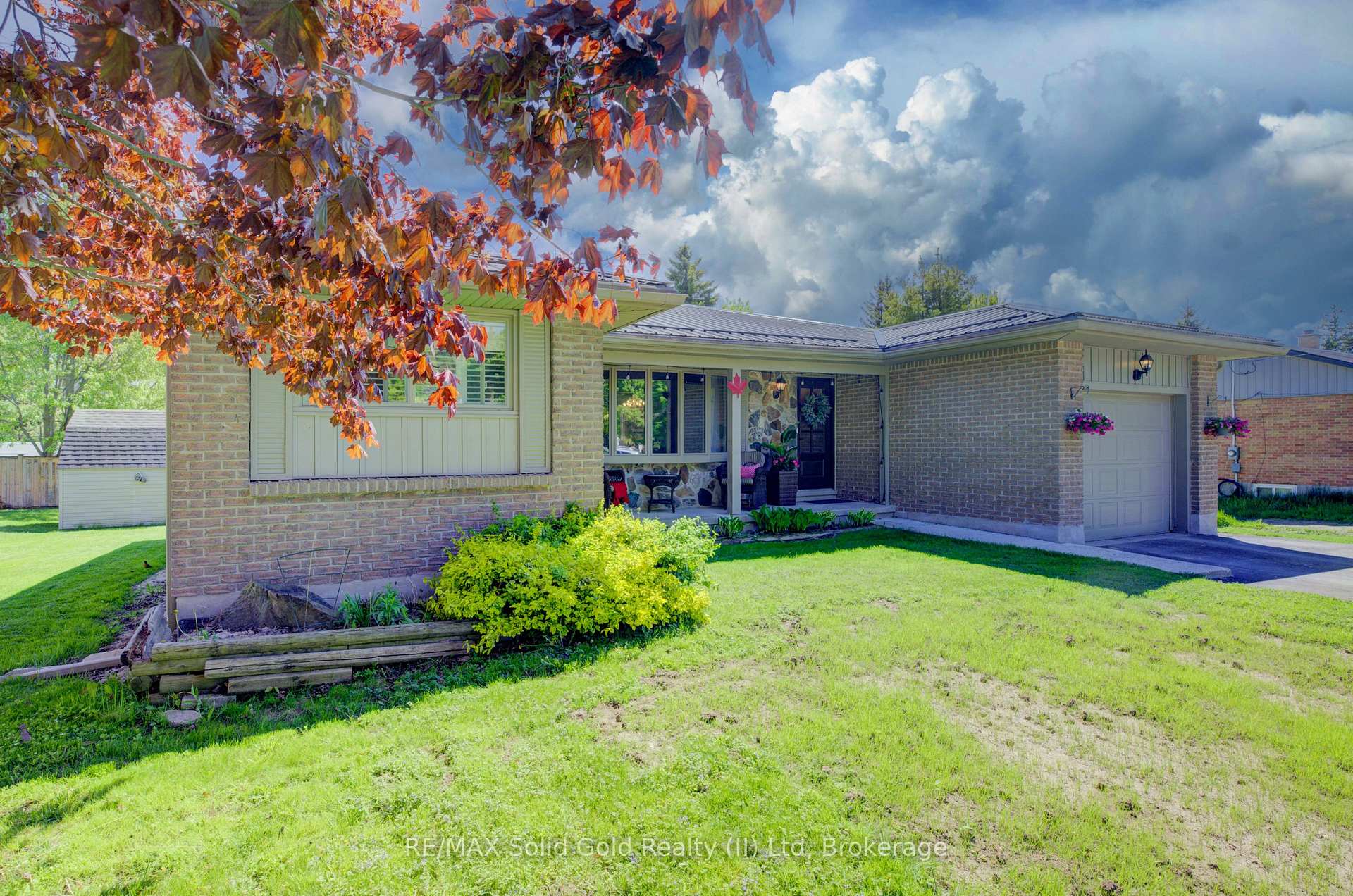 Photo 2 of 1076 Henry Street, Wellesley — HOMEH