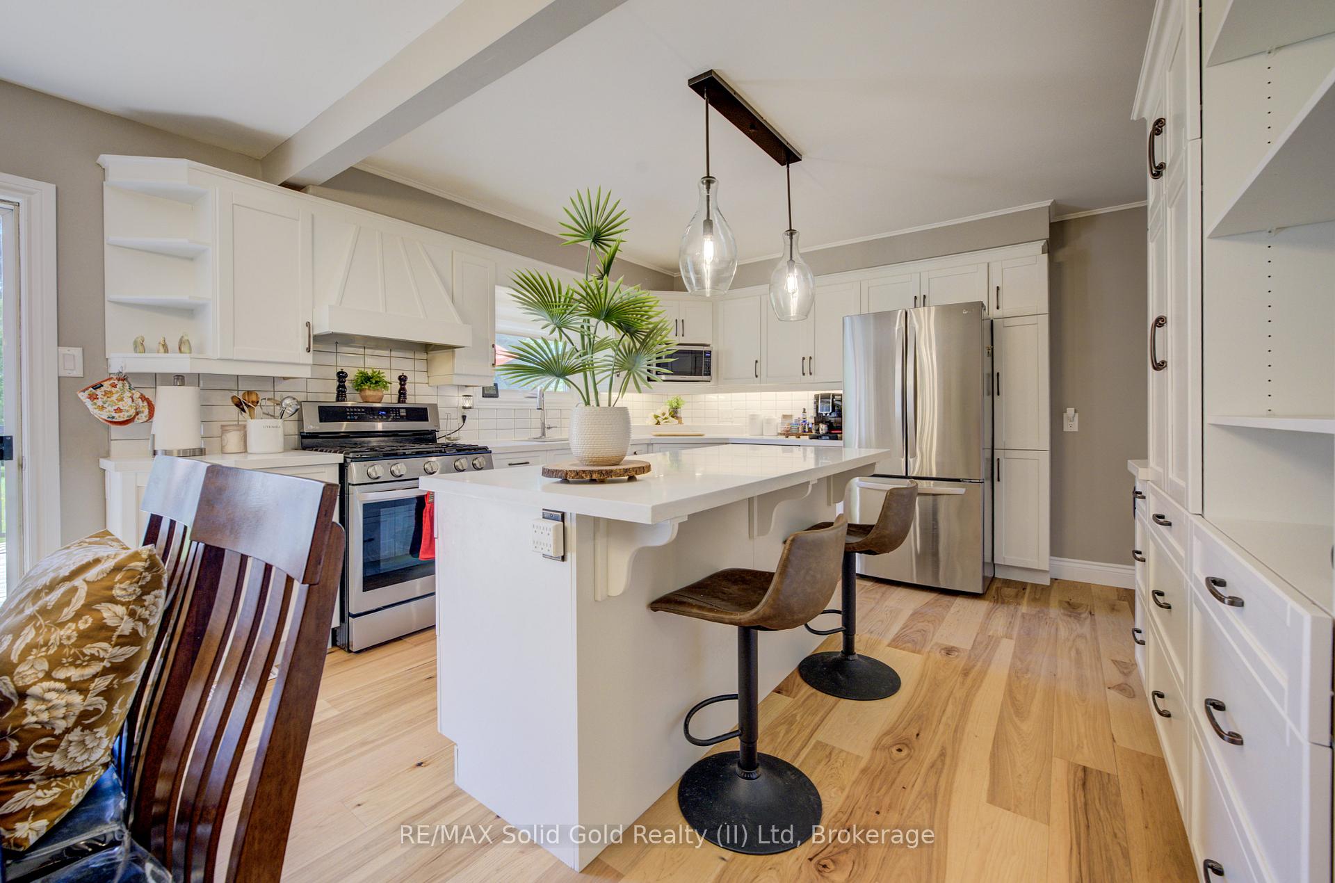 Photo 8 of 1076 Henry Street, Wellesley — HOMEH