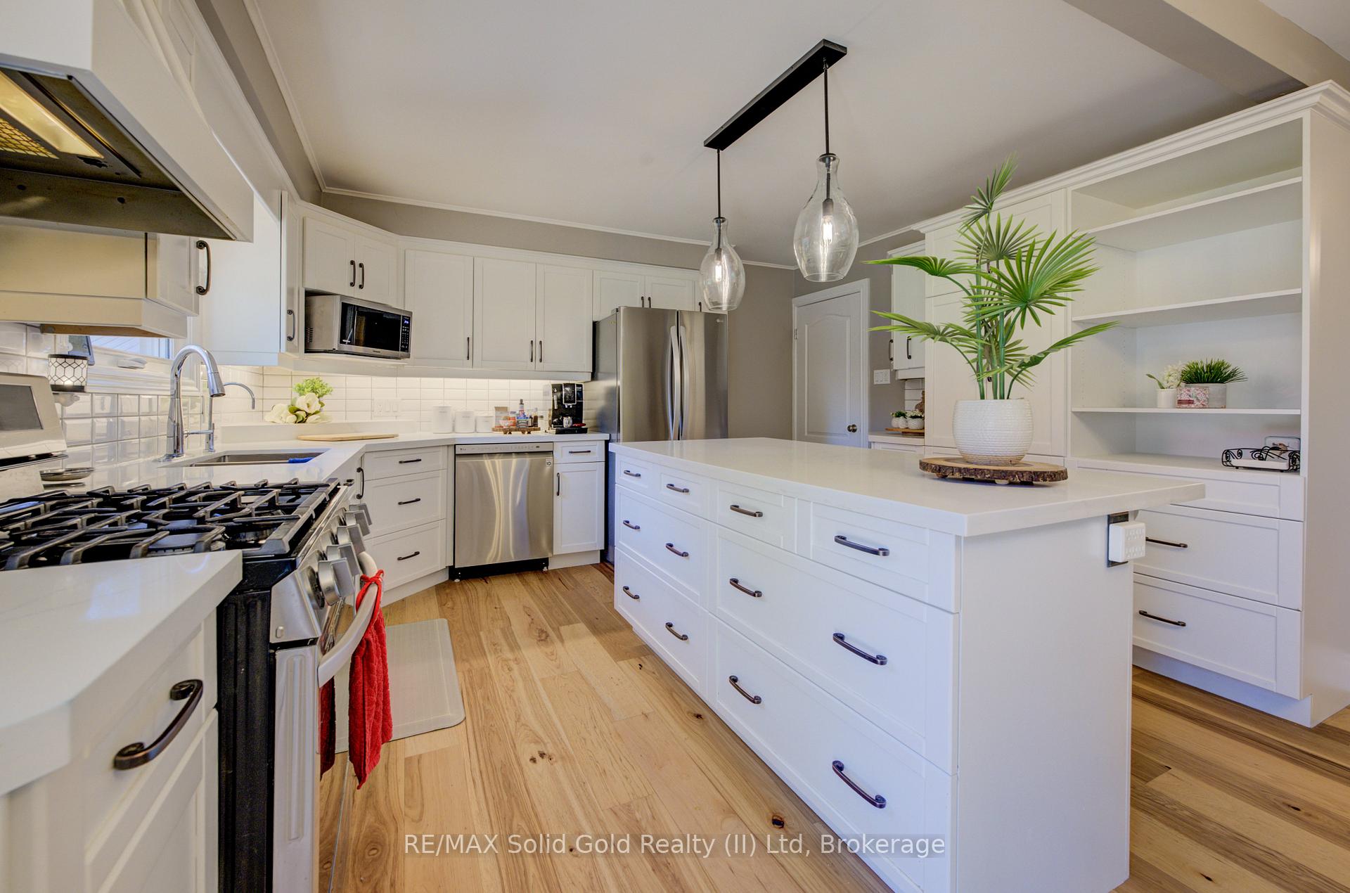 Photo 12 of 1076 Henry Street, Wellesley — HOMEH
