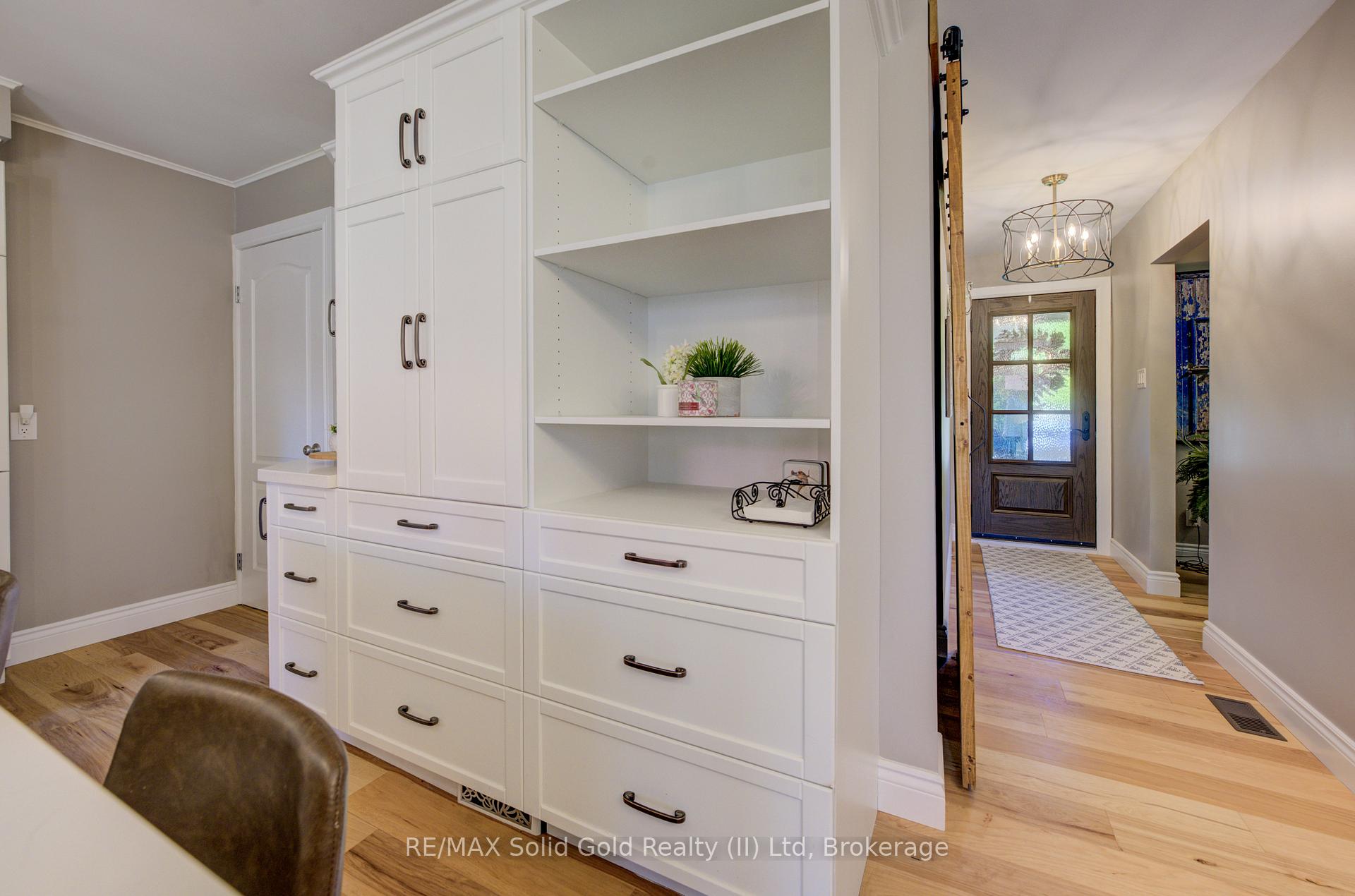 Photo 13 of 1076 Henry Street, Wellesley — HOMEH
