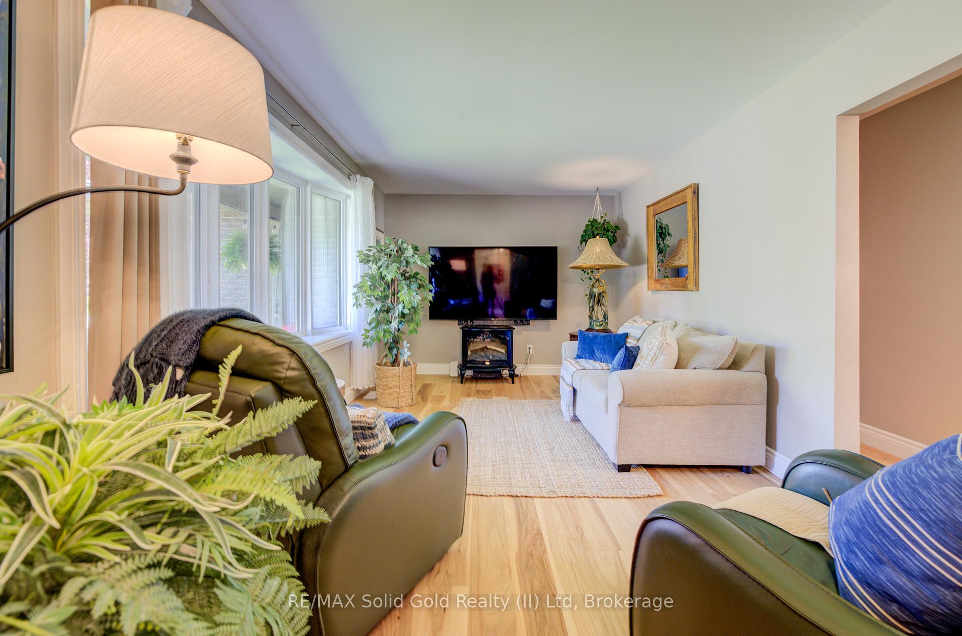 Photo 16 of 1076 Henry Street, Wellesley — HOMEH