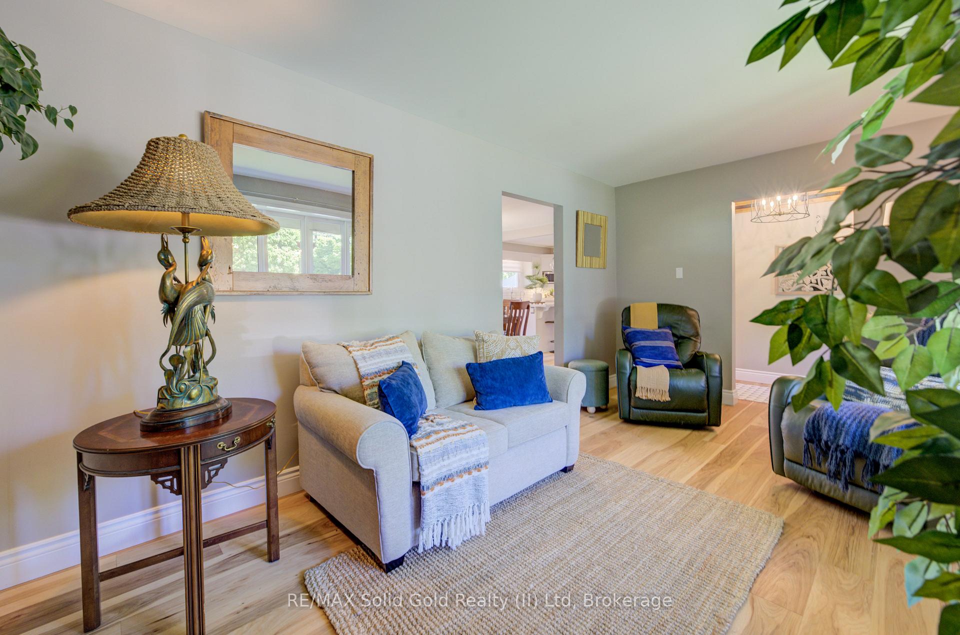 Photo 17 of 1076 Henry Street, Wellesley — HOMEH