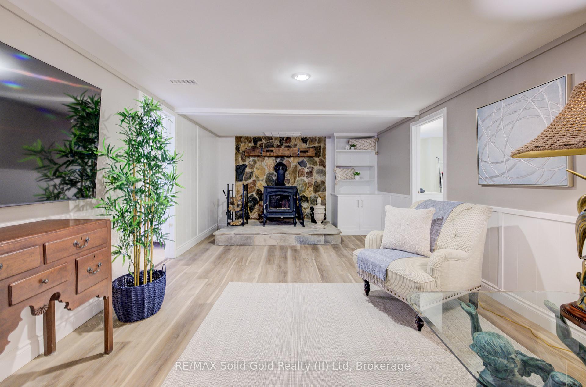 Photo 28 of 1076 Henry Street, Wellesley — HOMEH