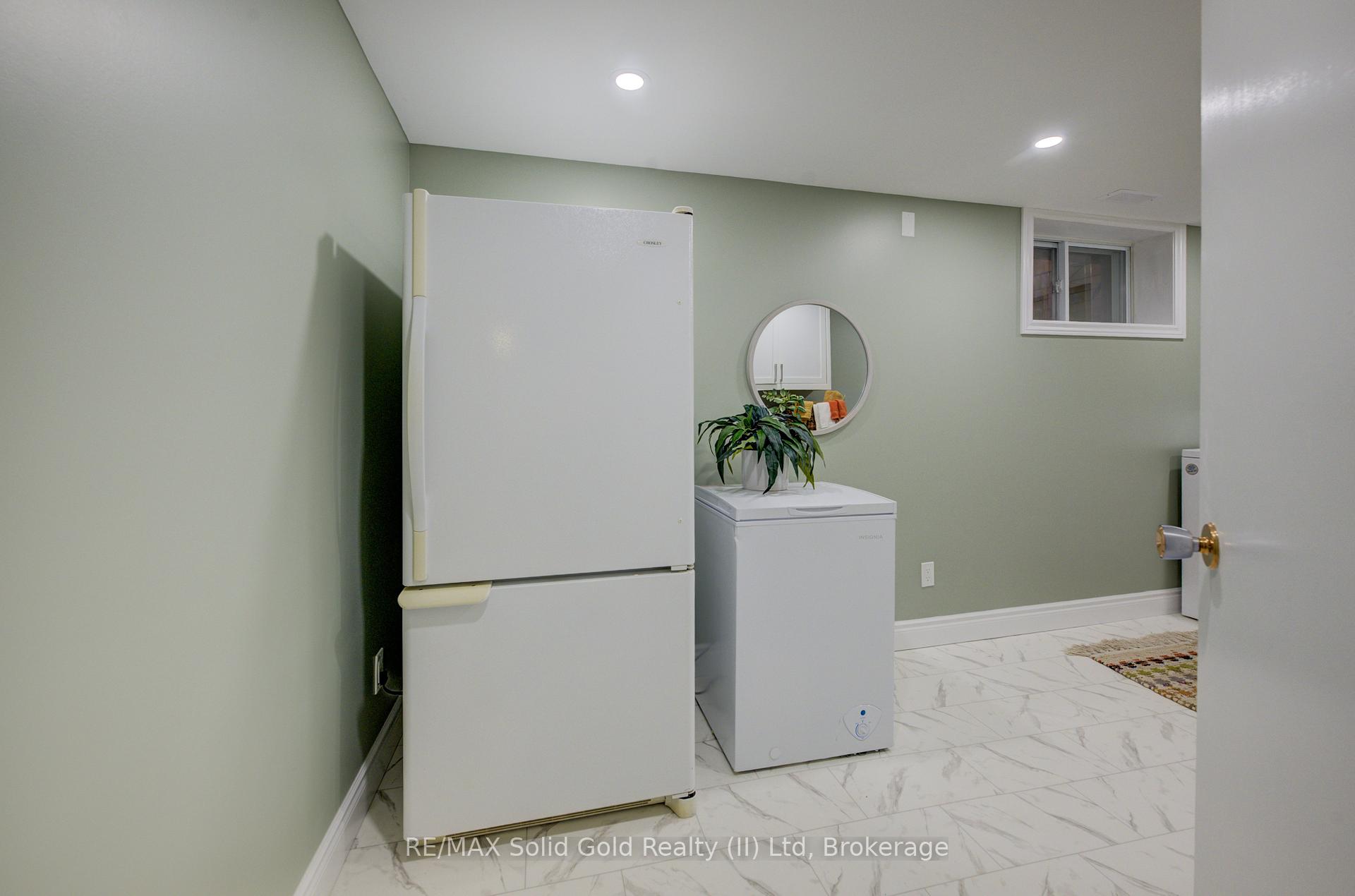 Photo 33 of 1076 Henry Street, Wellesley — HOMEH