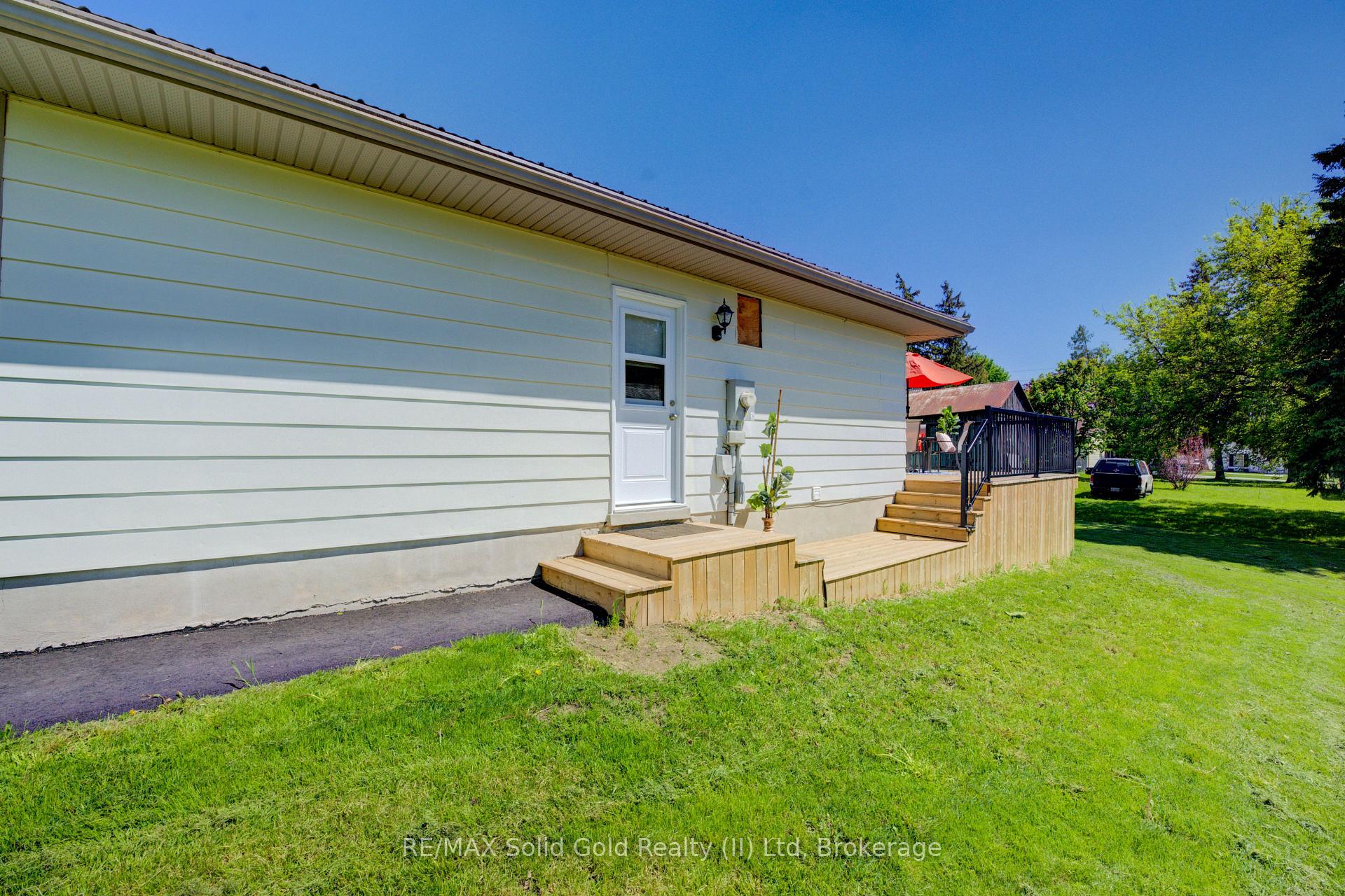Photo 35 of 1076 Henry Street, Wellesley — HOMEH
