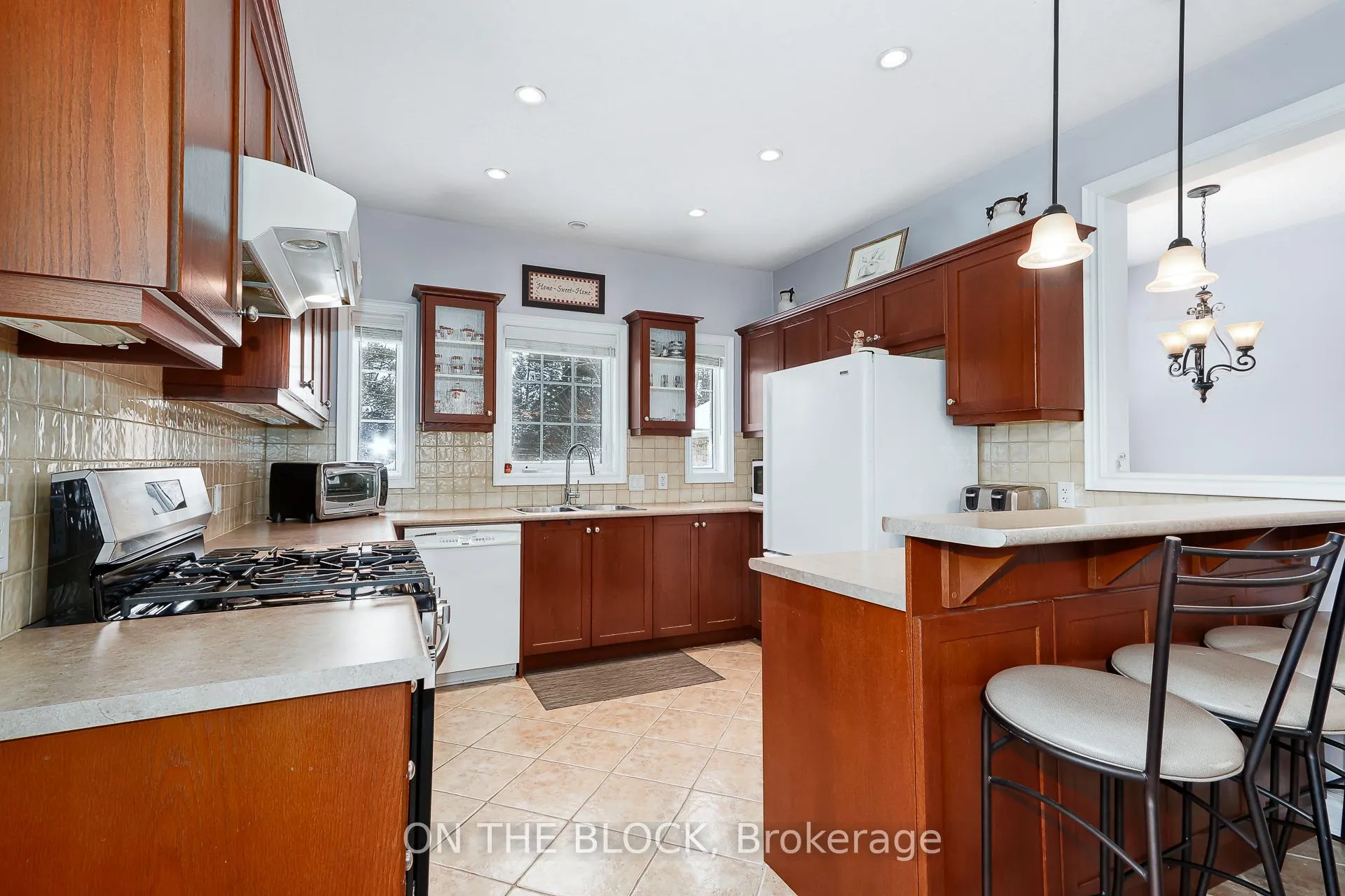Photo 8 of 589 River Road E, Wasaga Beach — HOMEH