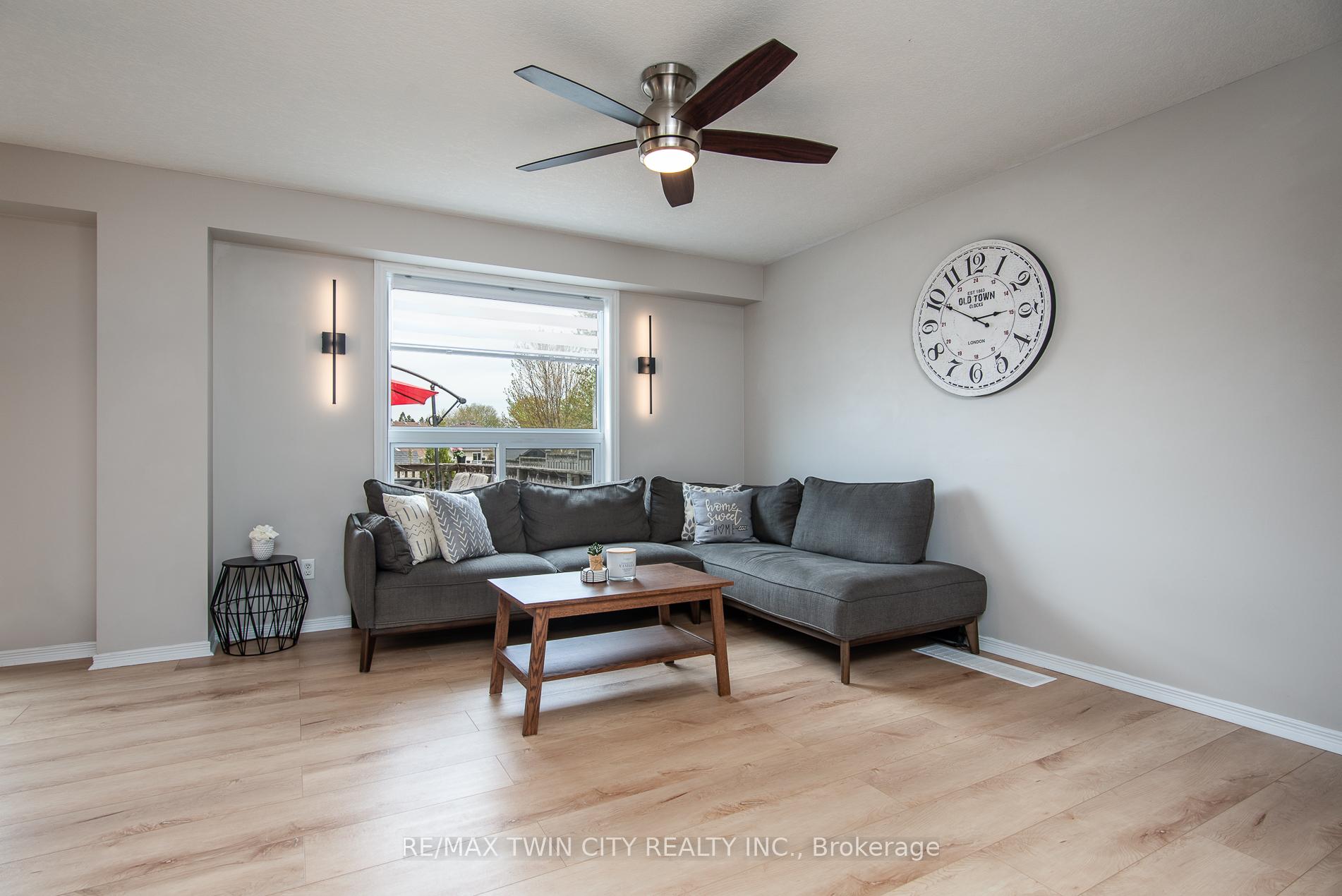 Photo 4 of 81 Pond View Drive, Wellesley — HOMEH
