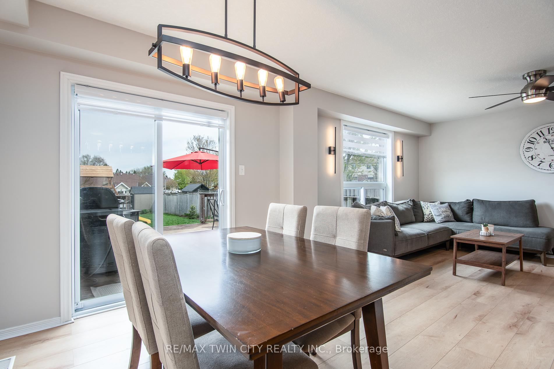 Photo 8 of 81 Pond View Drive, Wellesley — HOMEH