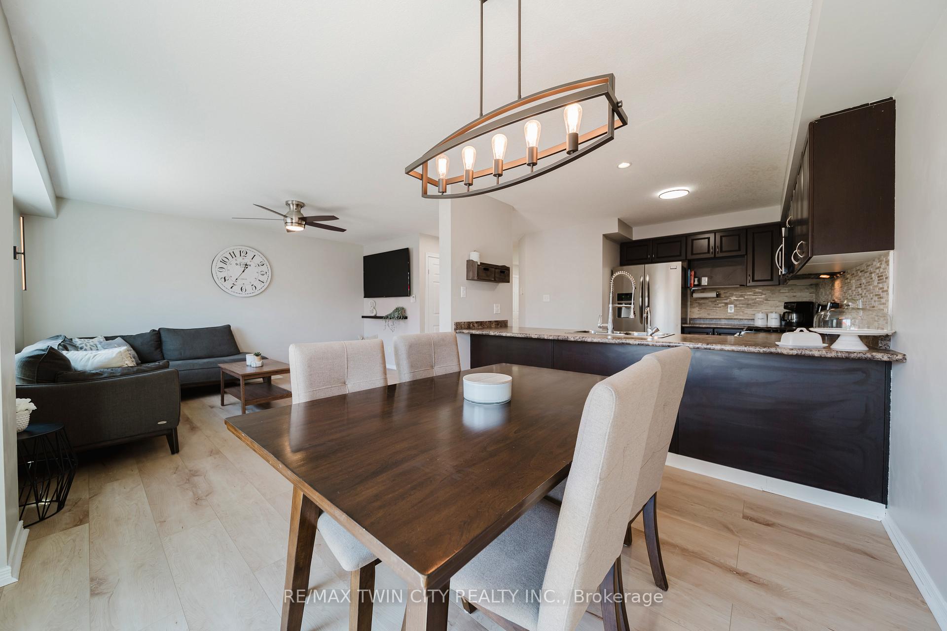 Photo 9 of 81 Pond View Drive, Wellesley — HOMEH