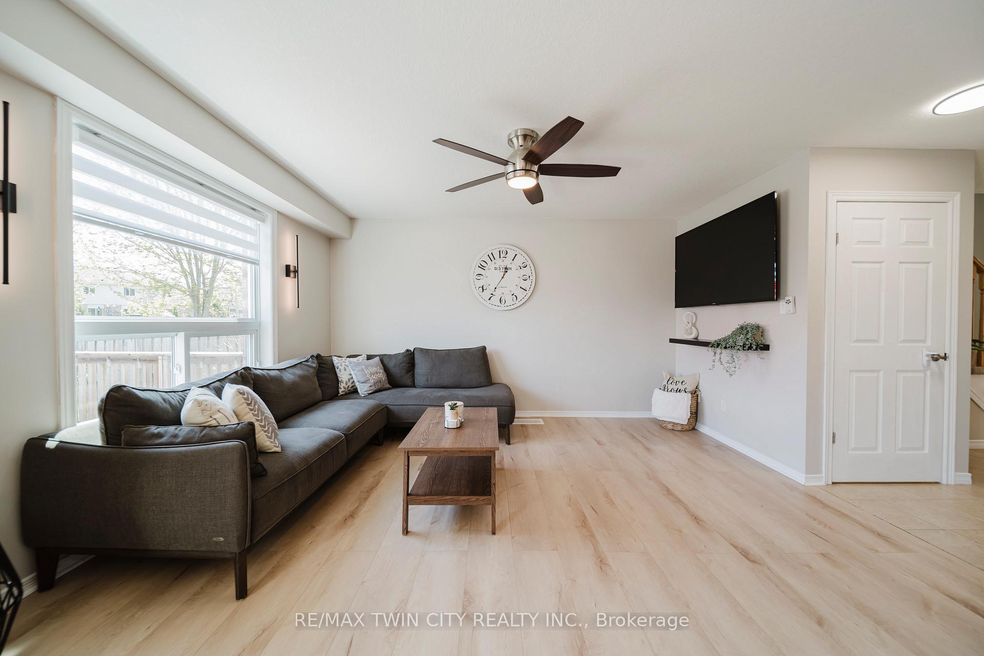 Photo 10 of 81 Pond View Drive, Wellesley — HOMEH