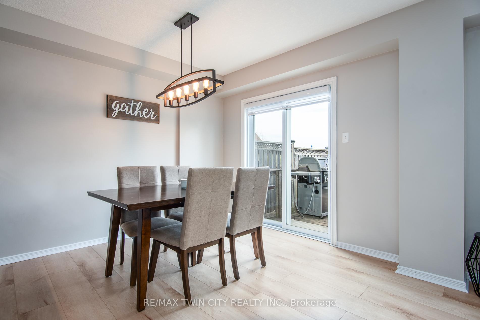 Photo 11 of 81 Pond View Drive, Wellesley — HOMEH