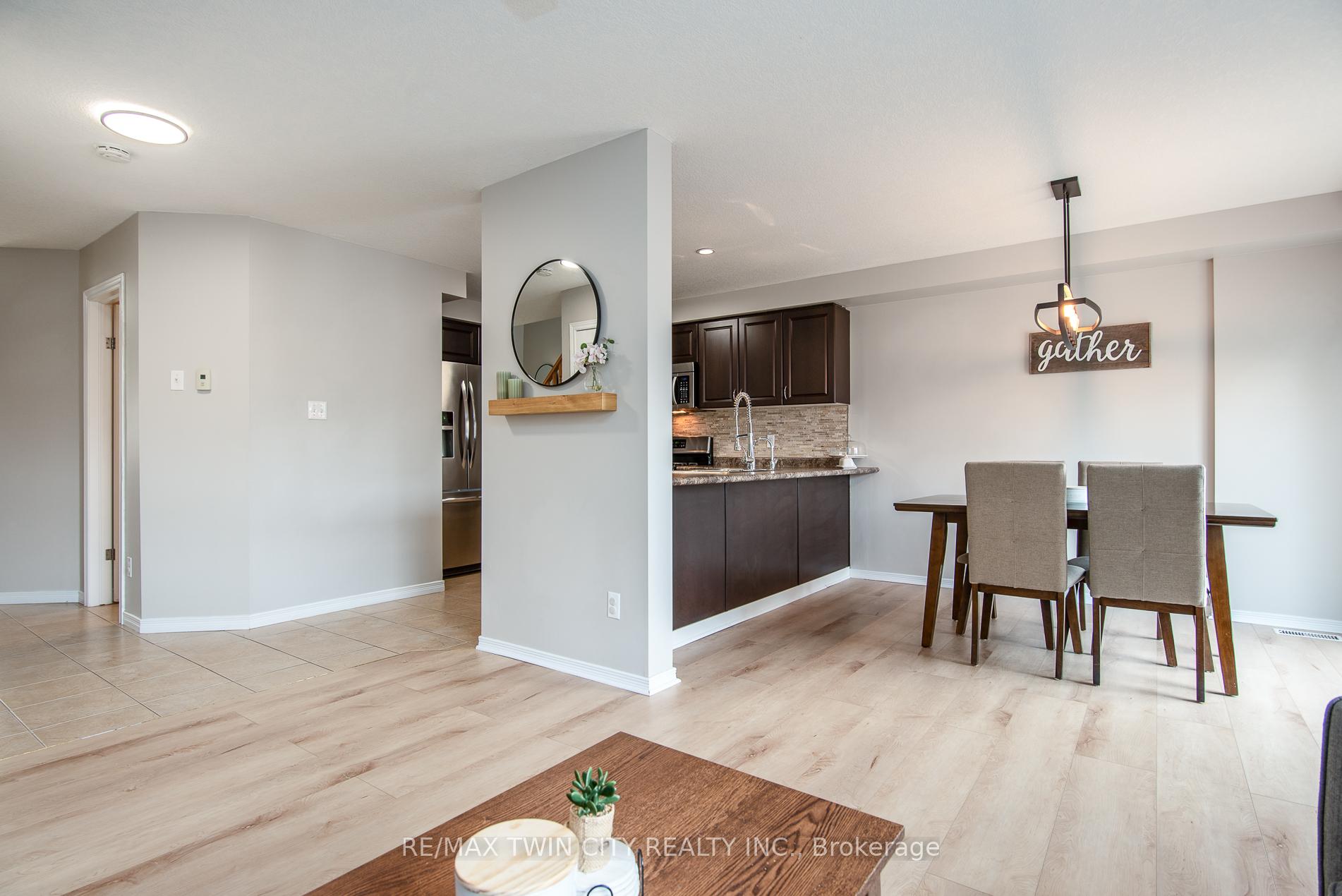 Photo 14 of 81 Pond View Drive, Wellesley — HOMEH
