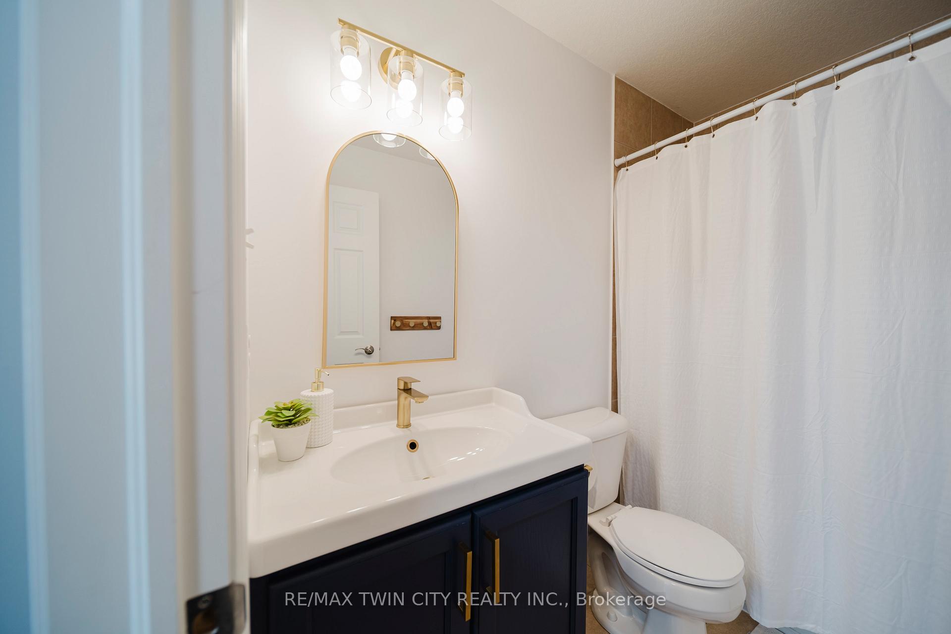 Photo 23 of 81 Pond View Drive, Wellesley — HOMEH