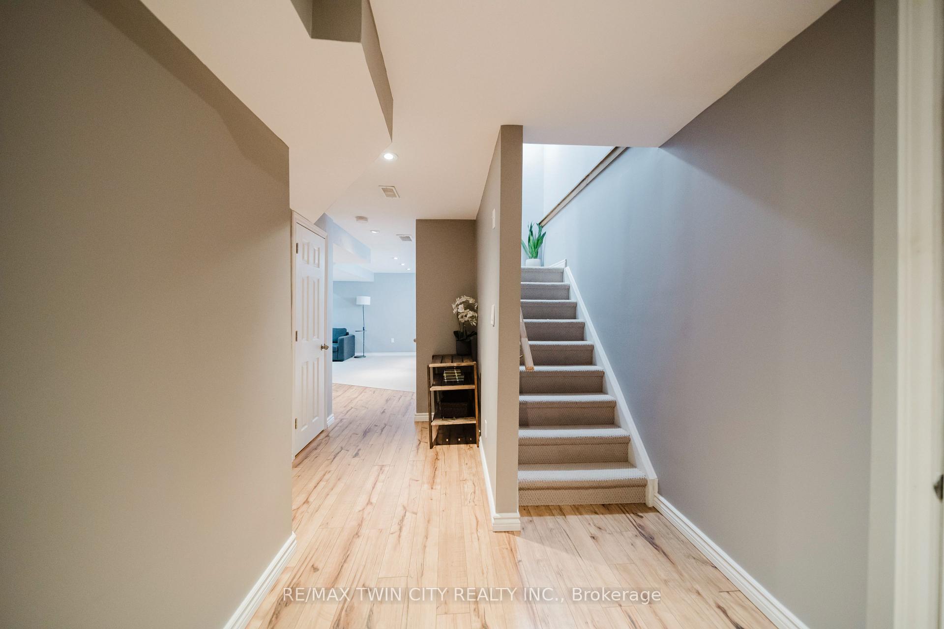 Photo 25 of 81 Pond View Drive, Wellesley — HOMEH