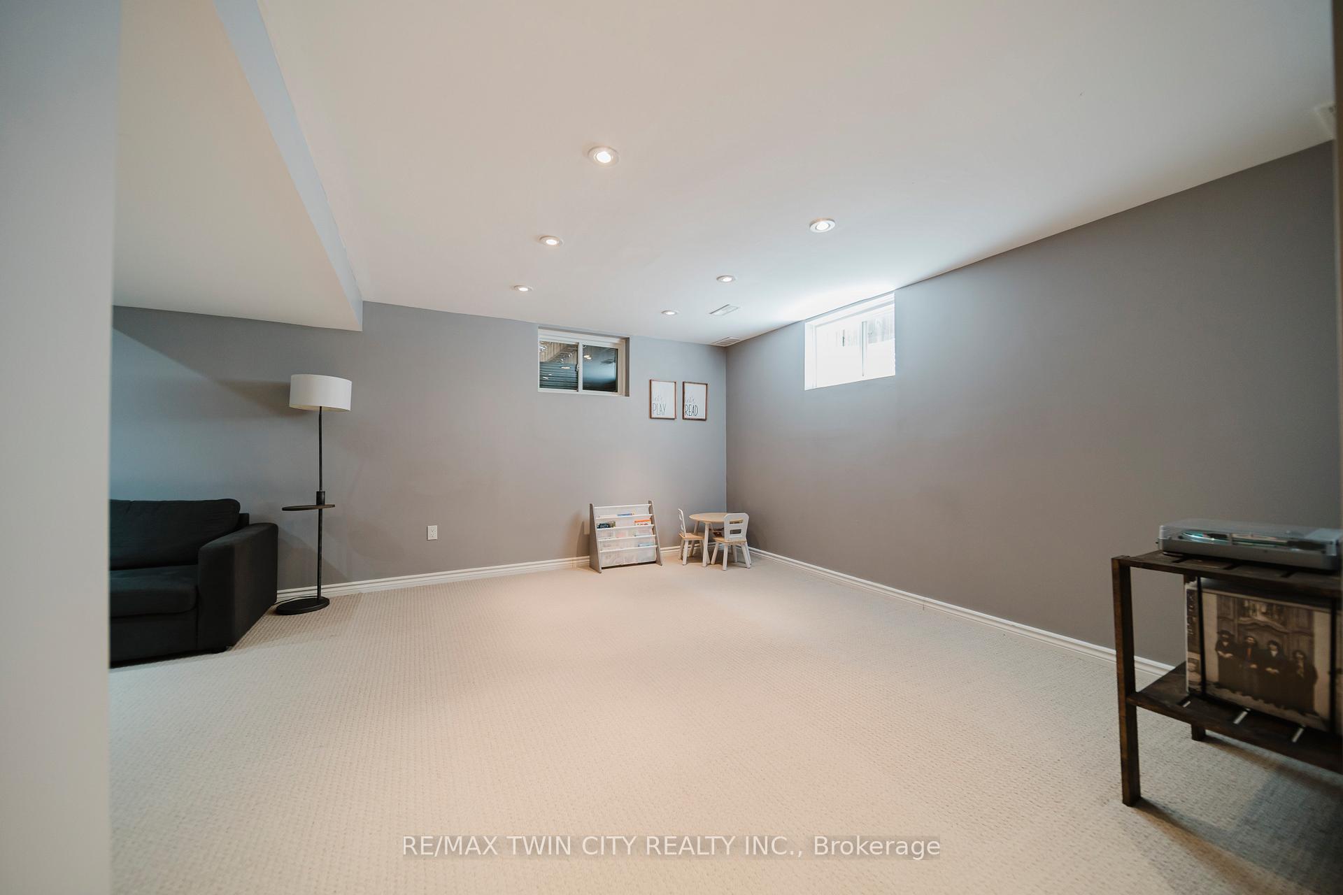 Photo 26 of 81 Pond View Drive, Wellesley — HOMEH