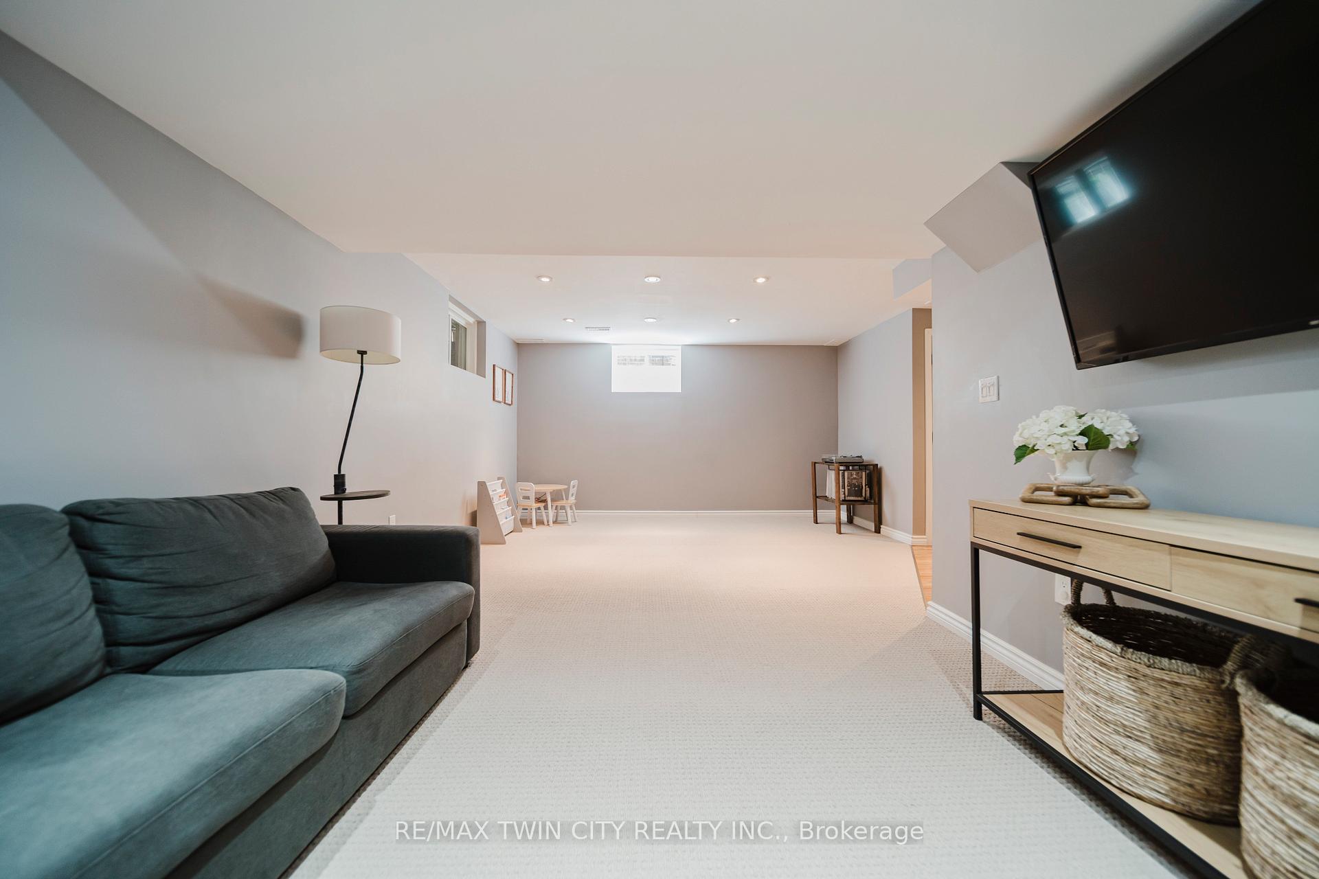 Photo 30 of 81 Pond View Drive, Wellesley — HOMEH